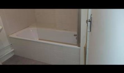 Remplacement d'une baignoire par une douche avec accès PMR dans un appartement à Beaune 